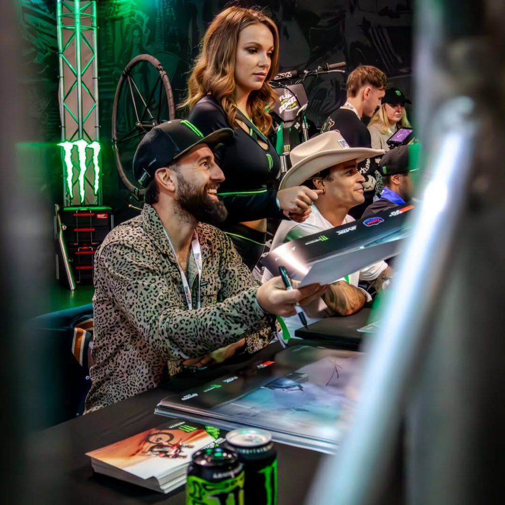 the unique vibes of @supercross_de_paris 🗼 🔥 👌📸 by @guillaumewphotographie (1) (3)